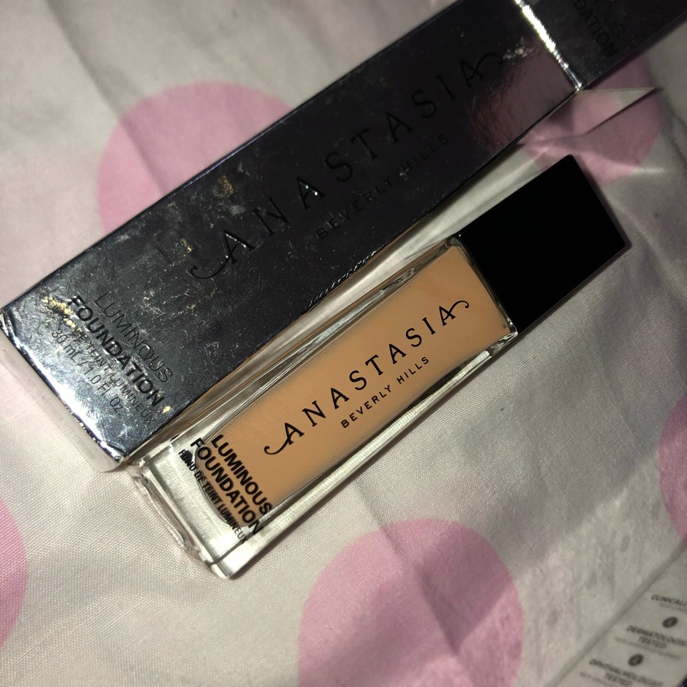 Anastasia Beverly Hills foundation